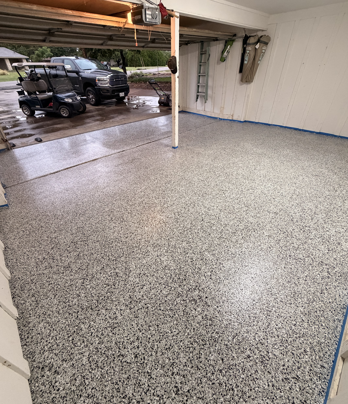 Finished flake garage floor in Granbury after Happy Slab coating